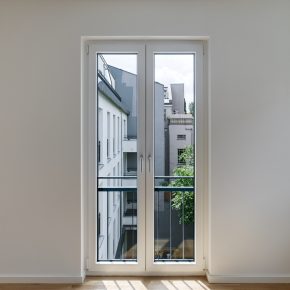 Fenster mit Blick in den Hof